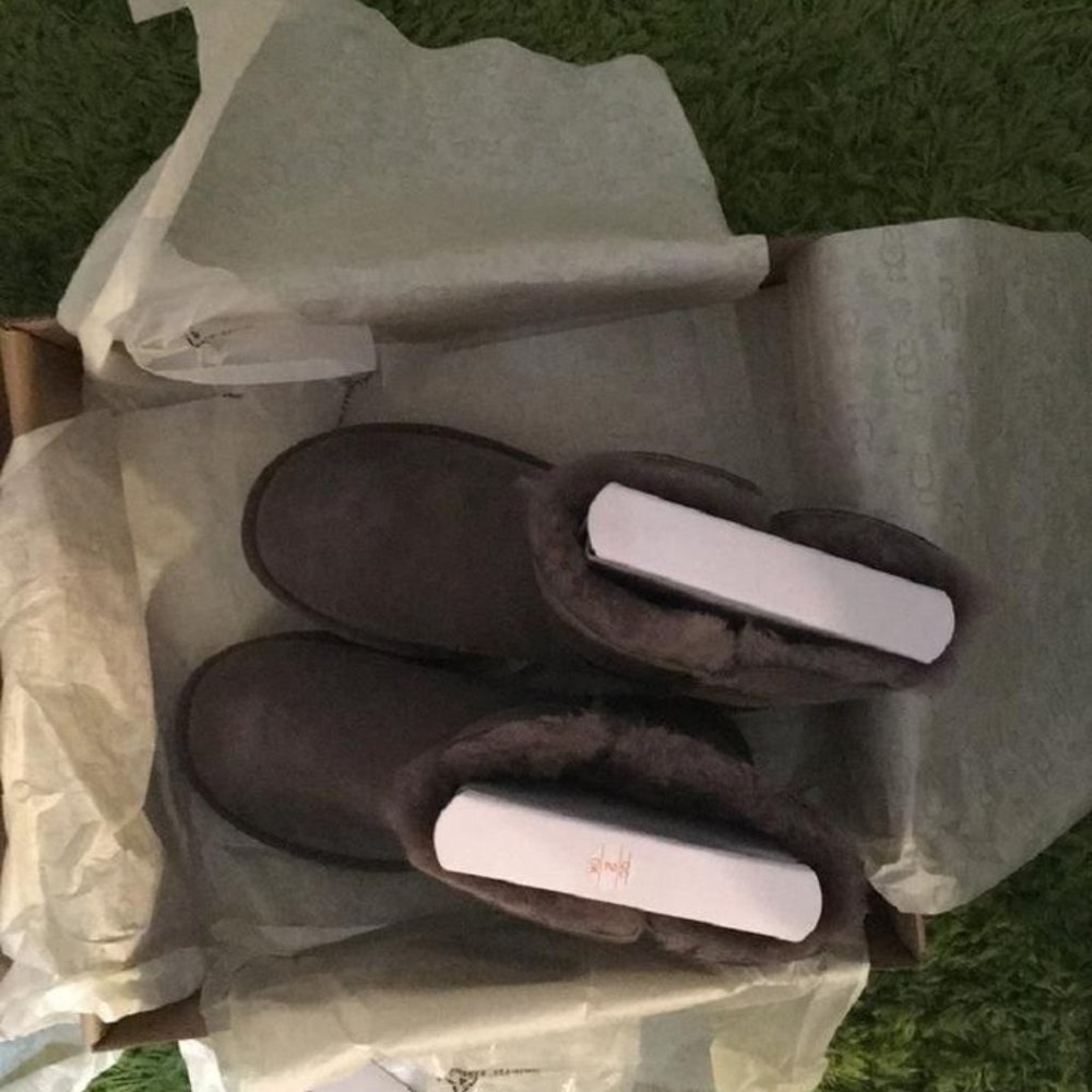 UGG Bailey Button Ii Boots/Booties - Picture 2 of 12
